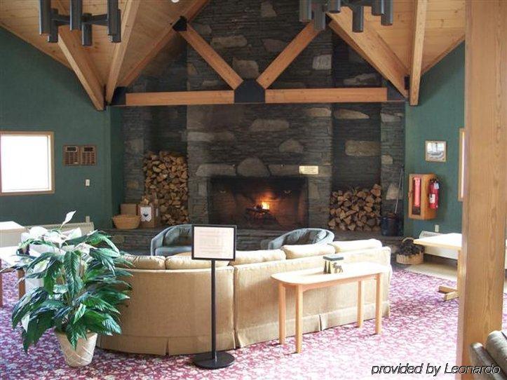 The Lodge At Lincoln Station Interior photo